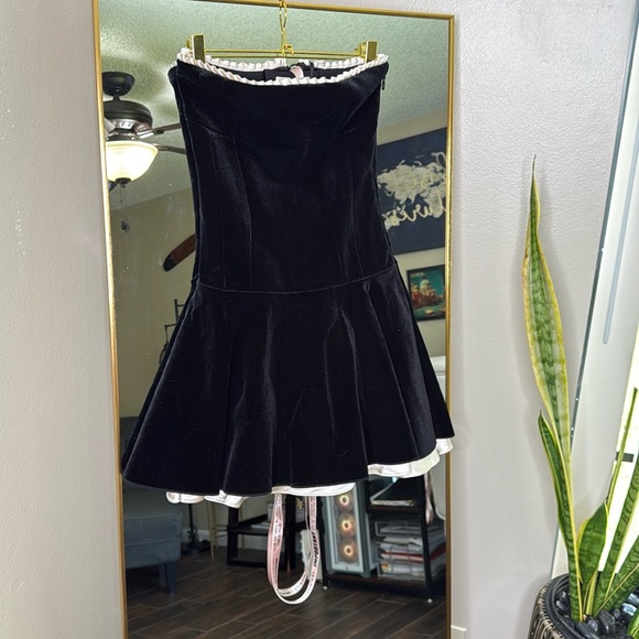 HOUSE OF CB 'Marilla' Black Velvet Strapless Dress NWOT - Picture 9 of 12